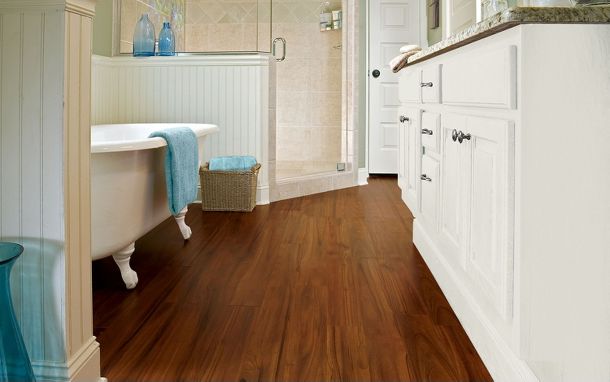 Sàn gỗ Laminate lót sàn phòng tắm